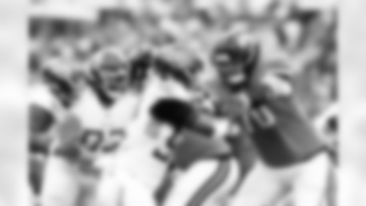 Jacksonville Jaguars vs Tennessee Titans

OL Cole Van Lanen (70)