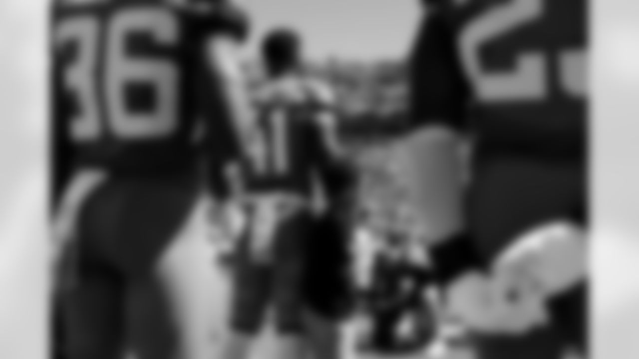 Jacksonville Jaguars vs Seattle Seahawks
DE Josh Hines-Allen (41)