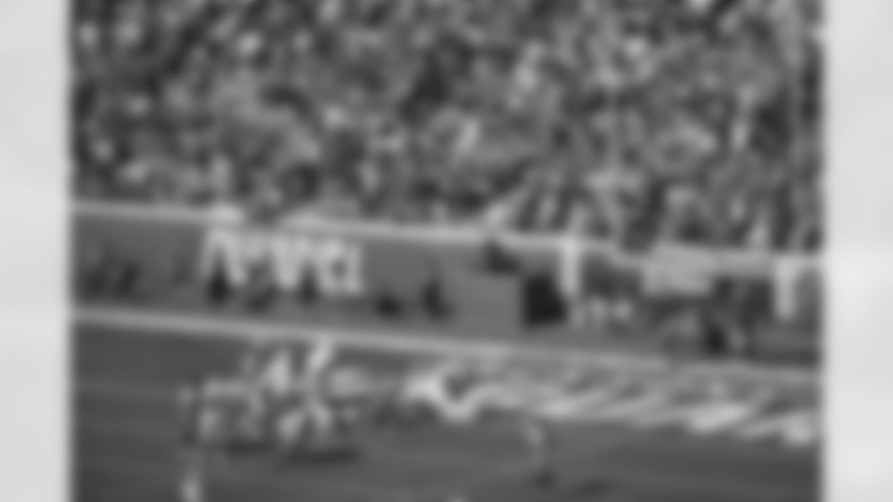 Jacksonville Jaguars vs Los Angeles Chargers
RB Bhayshul Tuten (33)