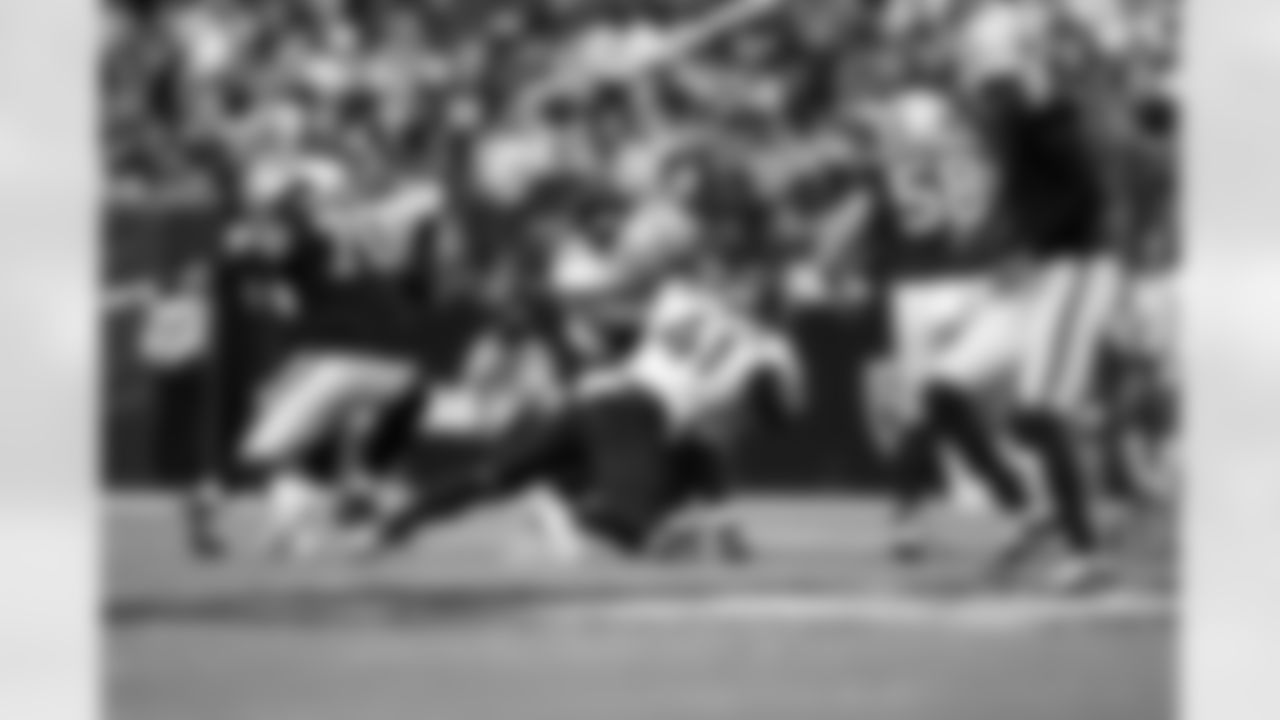 Jacksonville Jaguars vs Las Vegas Raiders

DE Josh Hines-Allen (41)