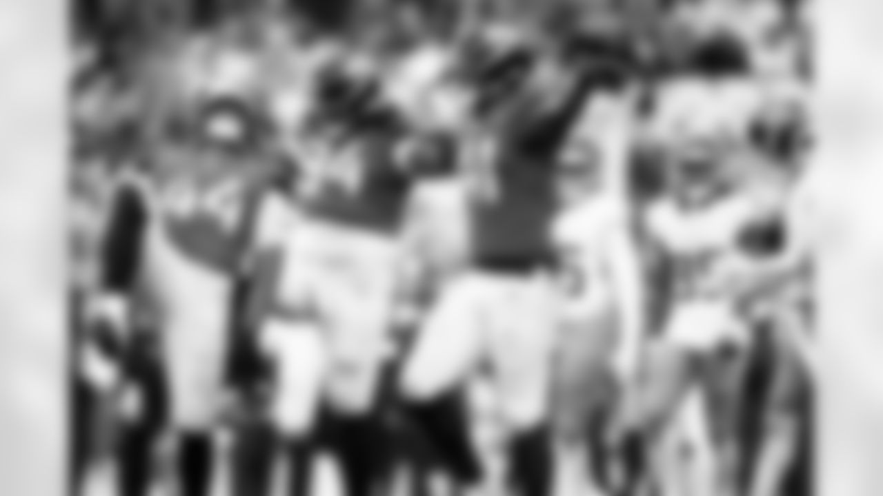 Jacksonville Jaguars vs. Tennessee Titans

DE Josh Hines-Allen (41) and DE Travon Walker (44)