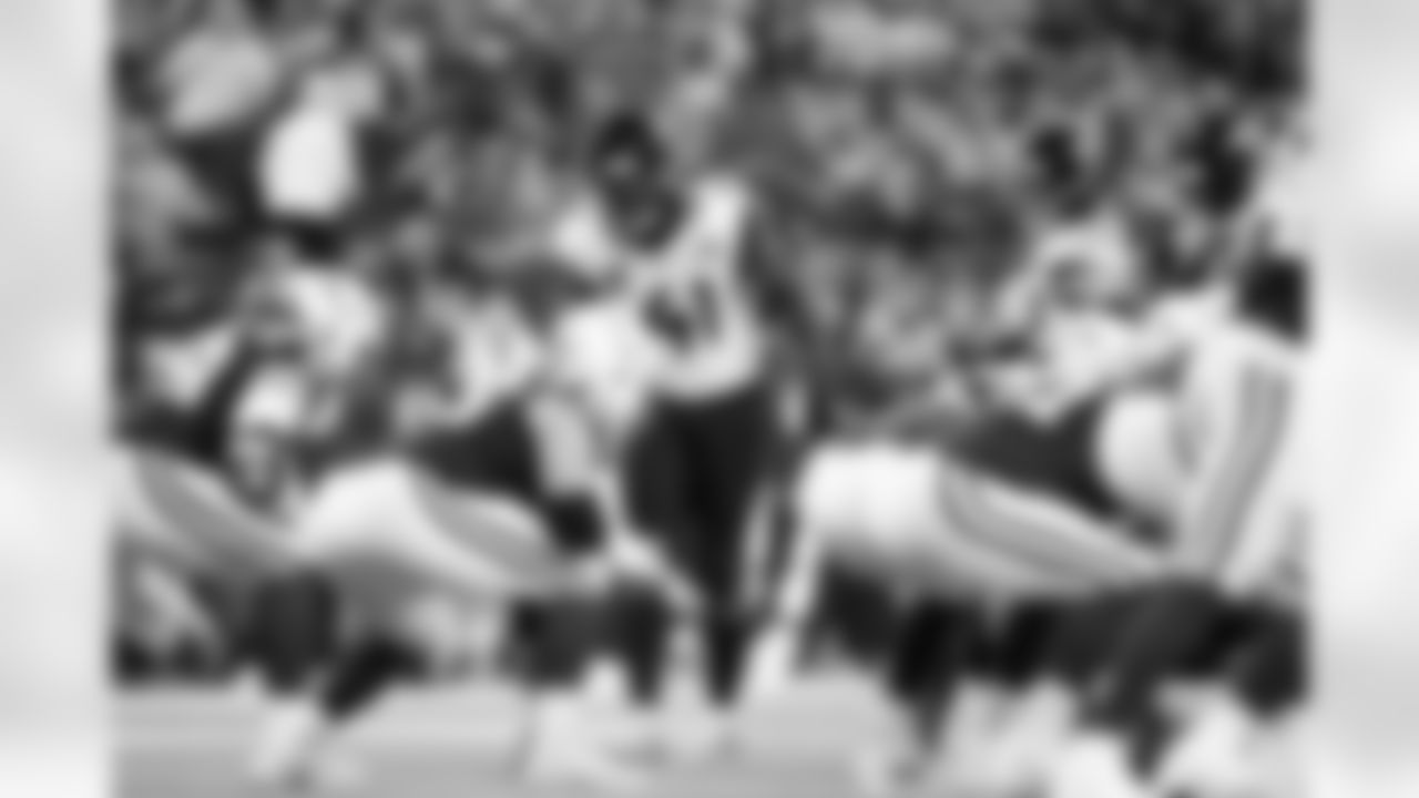 Jacksonville Jaguars vs Indianapolis Colts

DE Josh Hines-Allen (41)