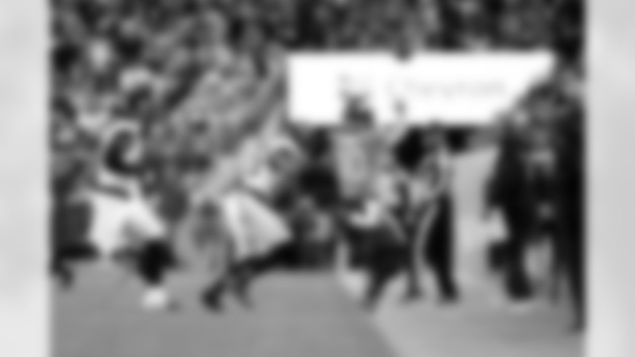 Jacksonville Jaguars vs Denver Broncos

DL B.J. Green II (95)