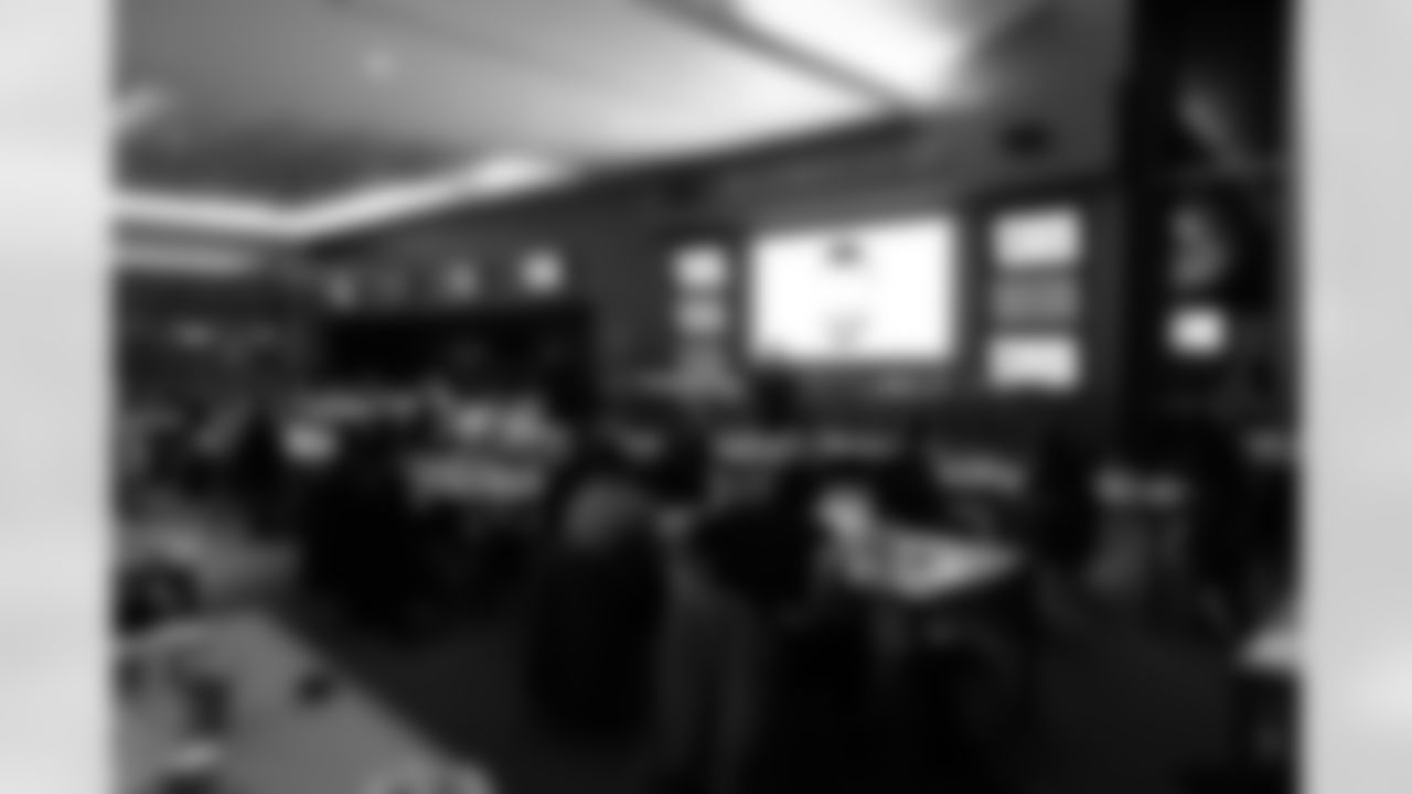 2023_0104_KickingItWithSoles_31