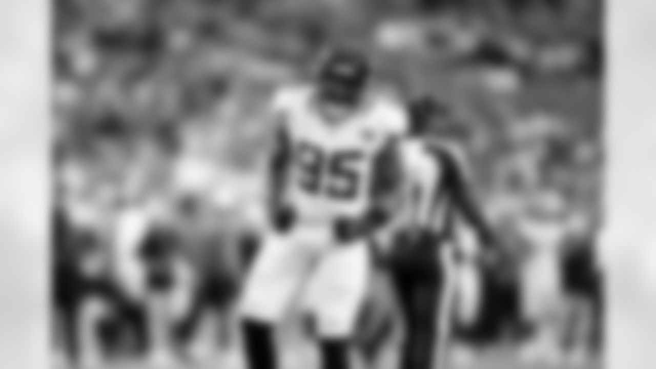 Jacksonville Jaguars vs Miami Dolphins
DL B.J. Green II (95)