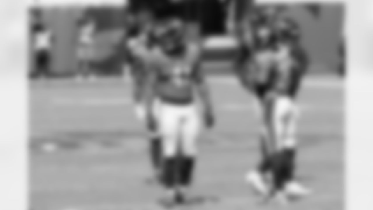 Jacksonville Jaguars vs Houston Texans
DE Josh Hines-Allen (41) and LB Foyesade Oluokun (23)