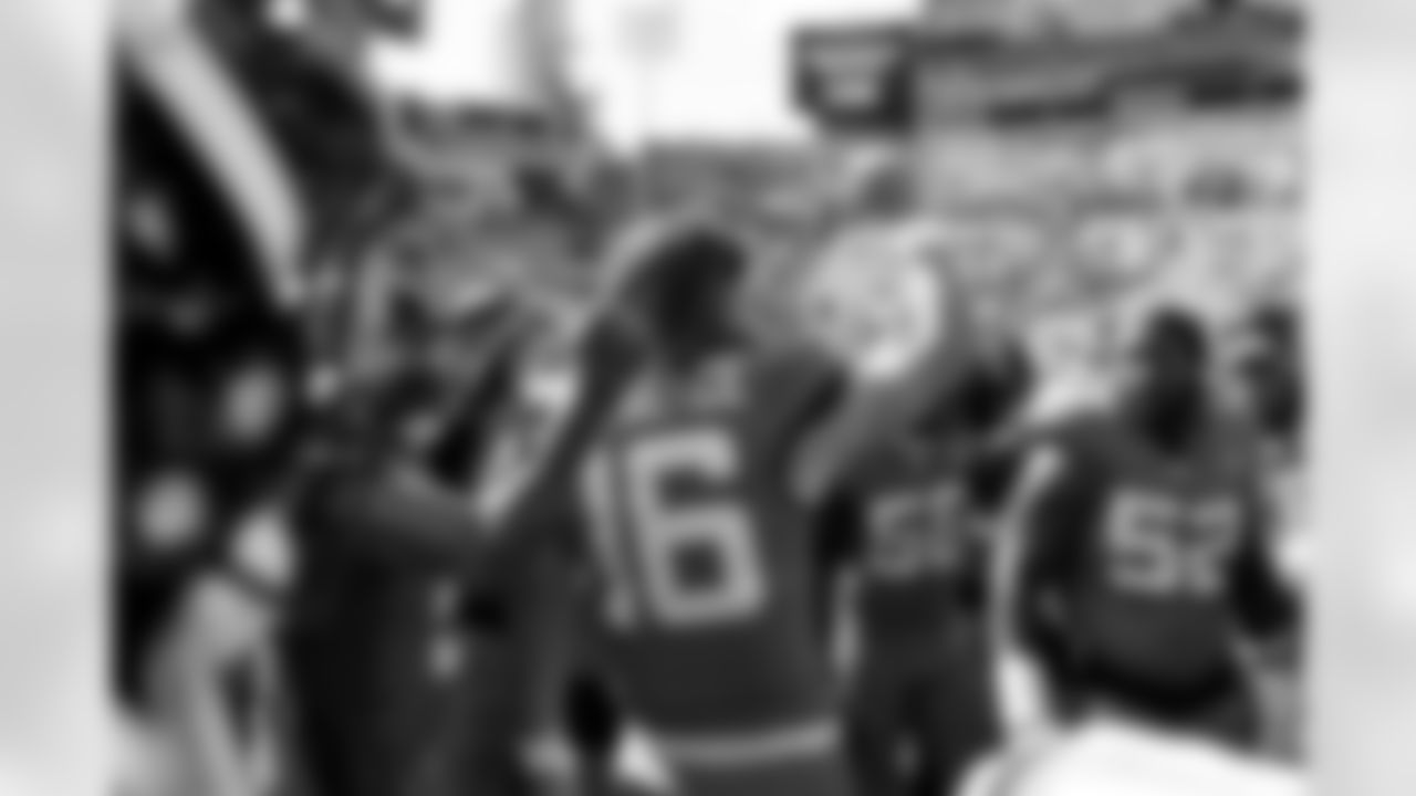 Jacksonville Jaguars vs Los Angeles Chargers
QB Trevor Lawrence (16)