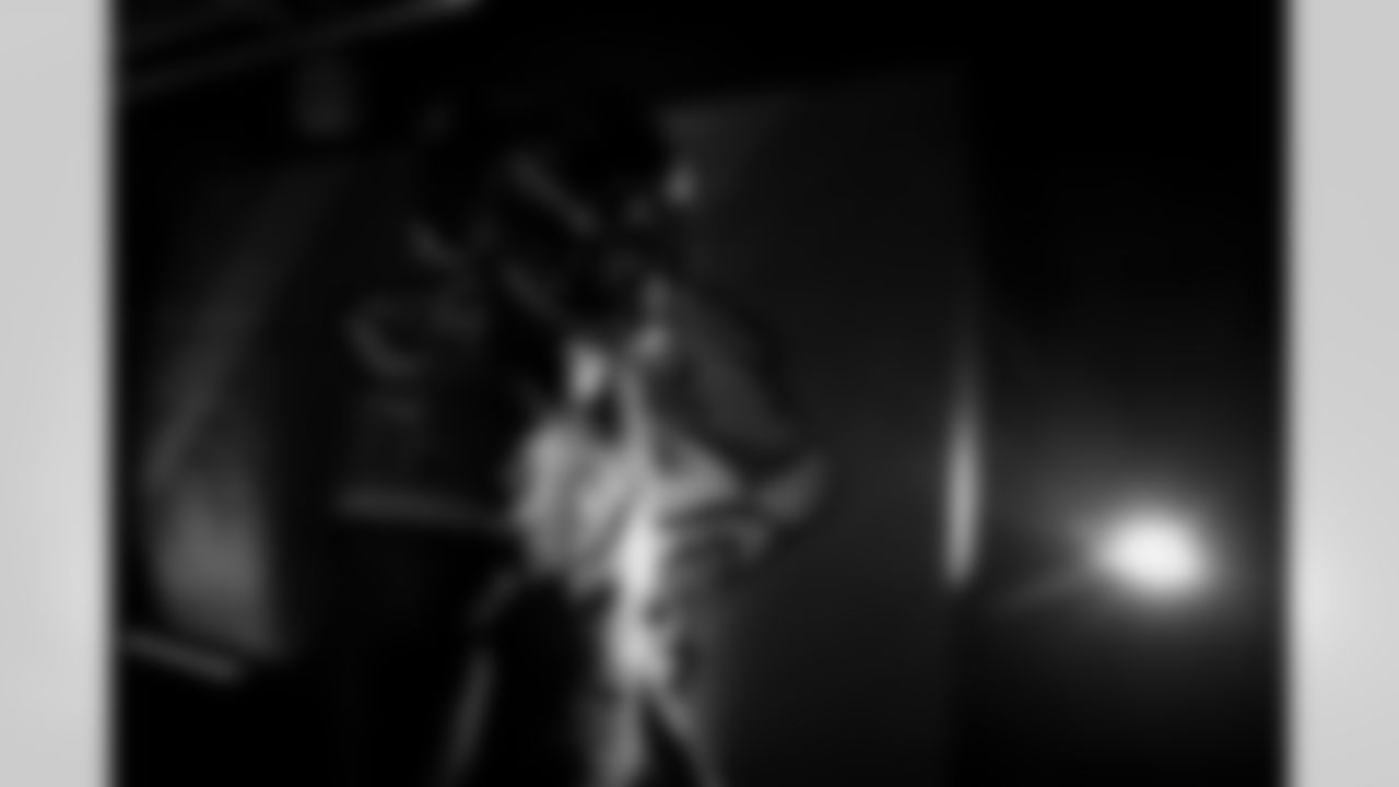 Jacksonville Jaguars vs Indianapolis Colts

DE Josh Hines-Allen (41)