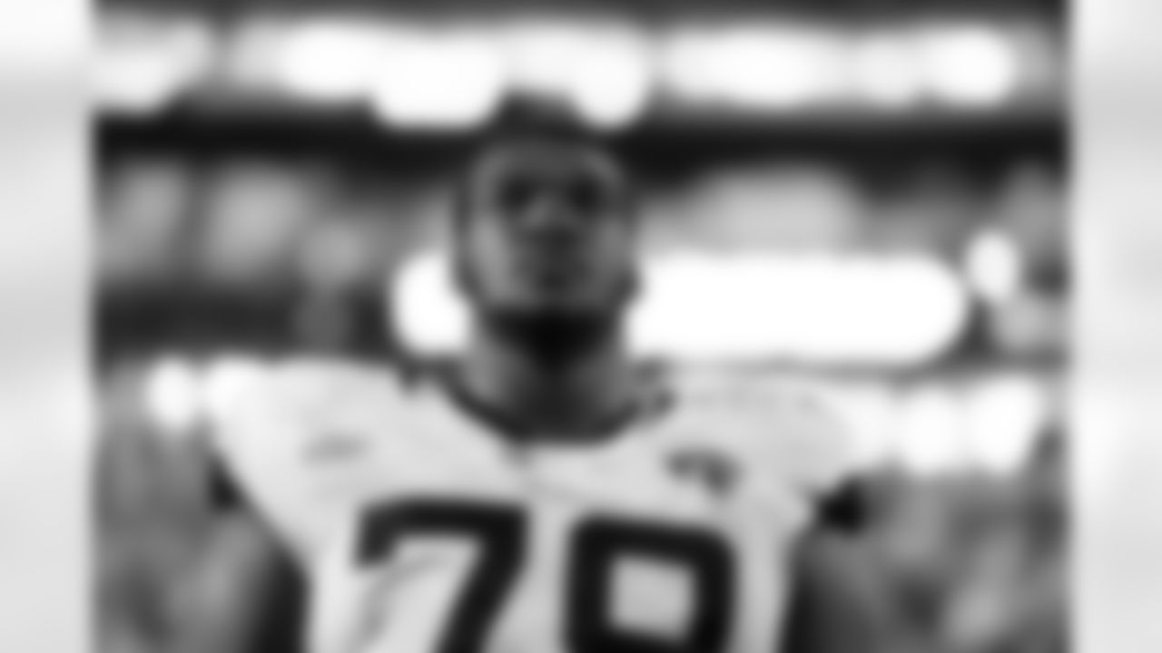 Jacksonville Jaguars vs Indianapolis Colts

OL Jerome Carvin (79)