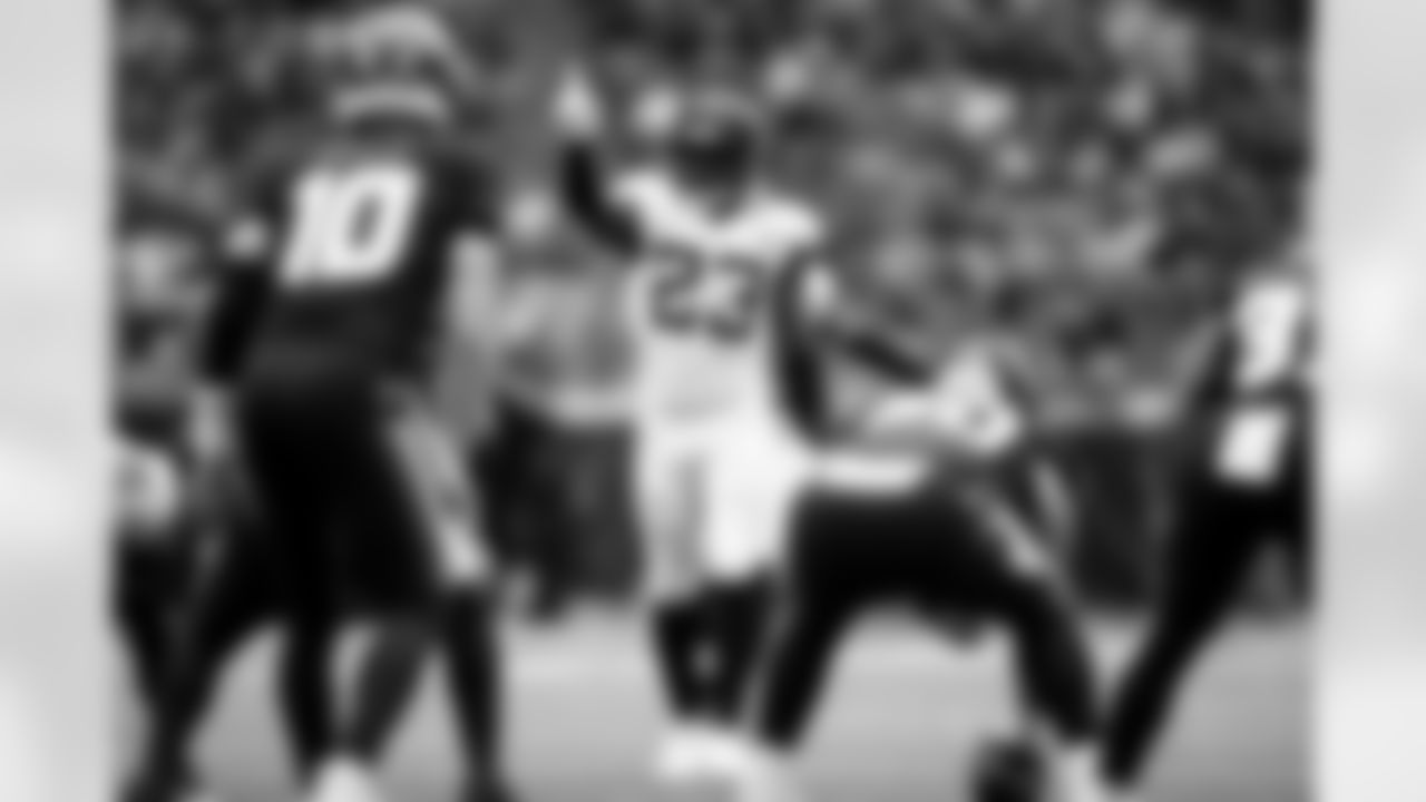 Jacksonville Jaguars vs Houston Texans

LB Foyesade Oluokun (23)