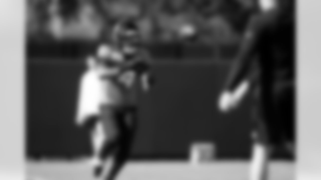 Jacksonville, Fla. — Jaguars safety Juan Thornhill (4) during practice at the Miller Electric Center on November 20, 2025.