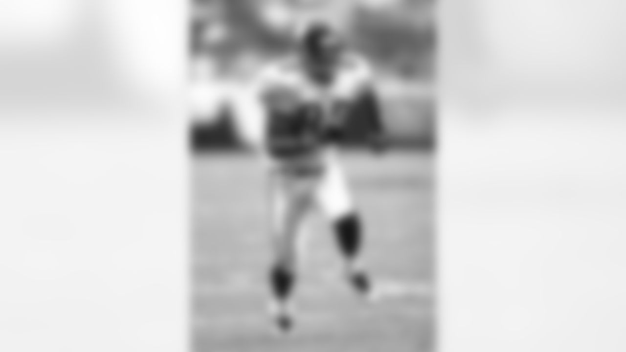 Wide receiver Jimmy Smith (82) of the Jacksonville Jaguars runs upfield in Jacksonville, Florida. (AP Photo / Al Messerschmidt)
