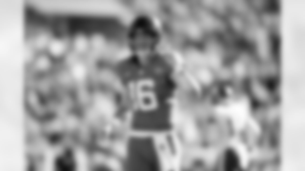 Jacksonville Jaguars vs New York Jets
QB Trevor Lawrence (16)