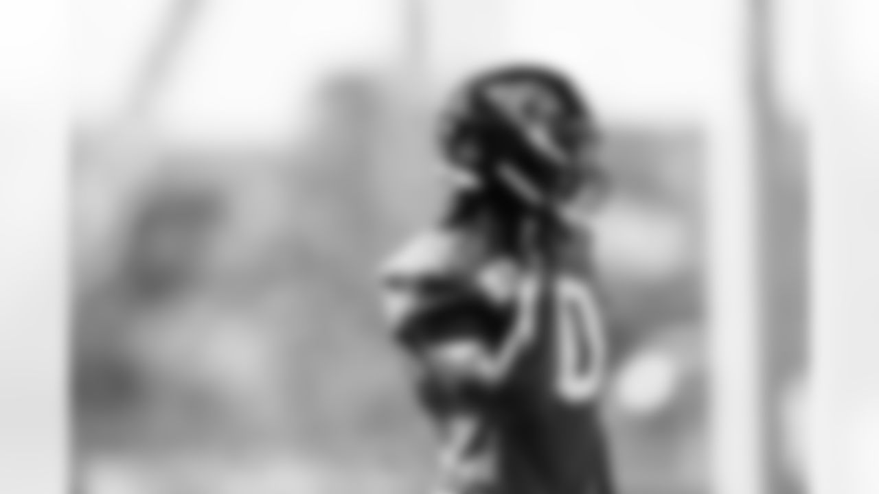 Jacksonville, Fla. — Jaguars linebacker Devin Lloyd (0) during practice at the Miller Electric Center on November 5, 2025.