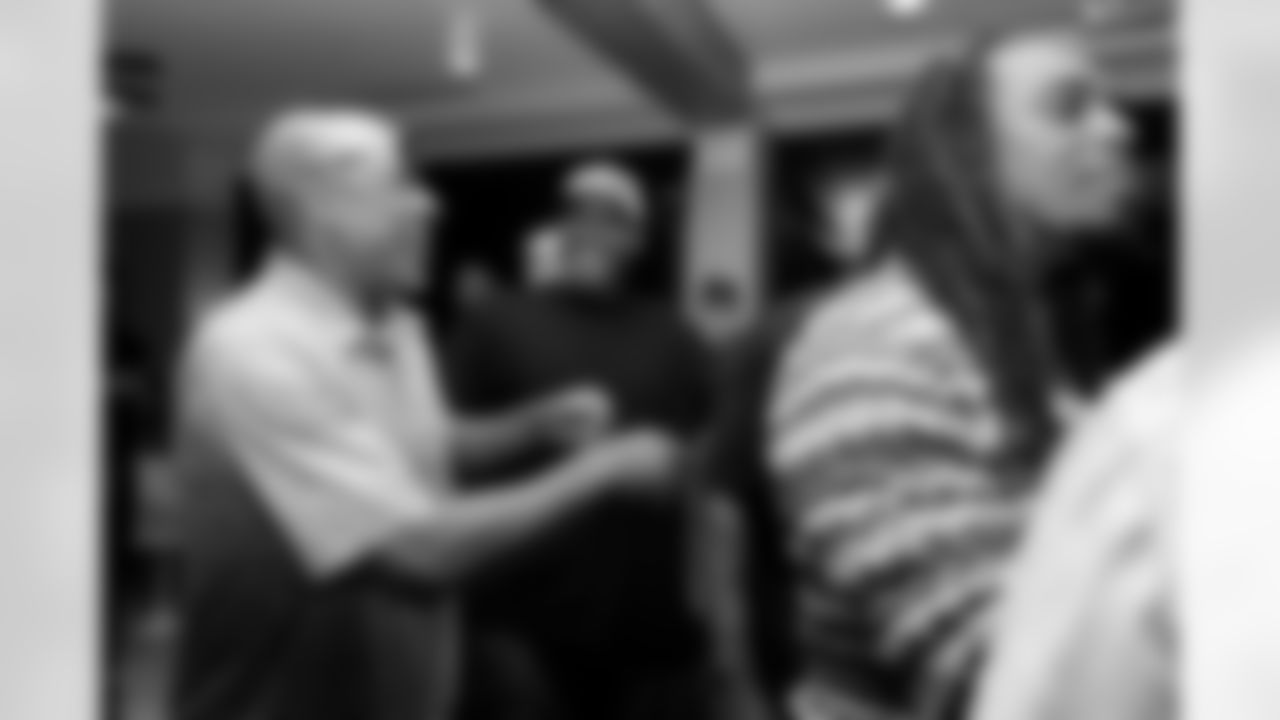 Jacksonville Beach, Fla. — Legends Weekend Friday Dinner at Sandbar Jax Bch on December 5, 2025.