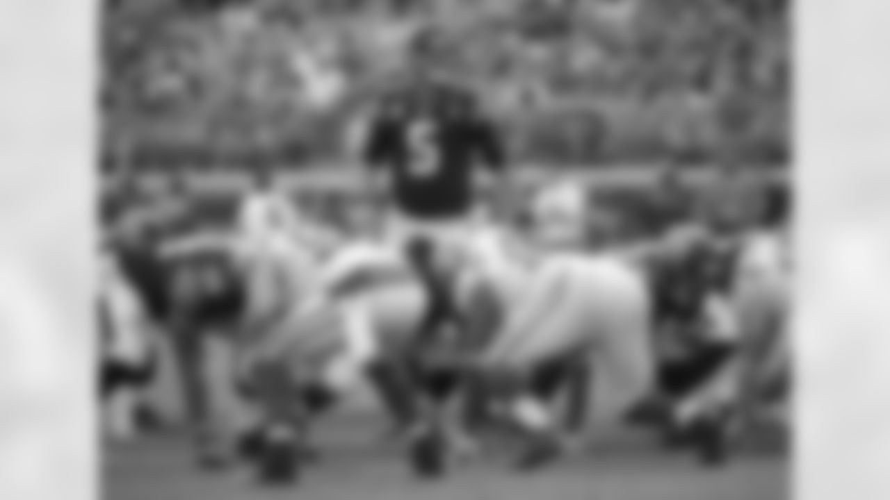 Jacksonville Jaguars quarterback Blake Bortles looks over the Indianapolis Colts defense before a play during the second half of an NFL football game in Jacksonville, Fla., Sunday, Dec. 13, 2015. Jacksonville won 51-16. AP Photo/Phelan M. Ebenhack)