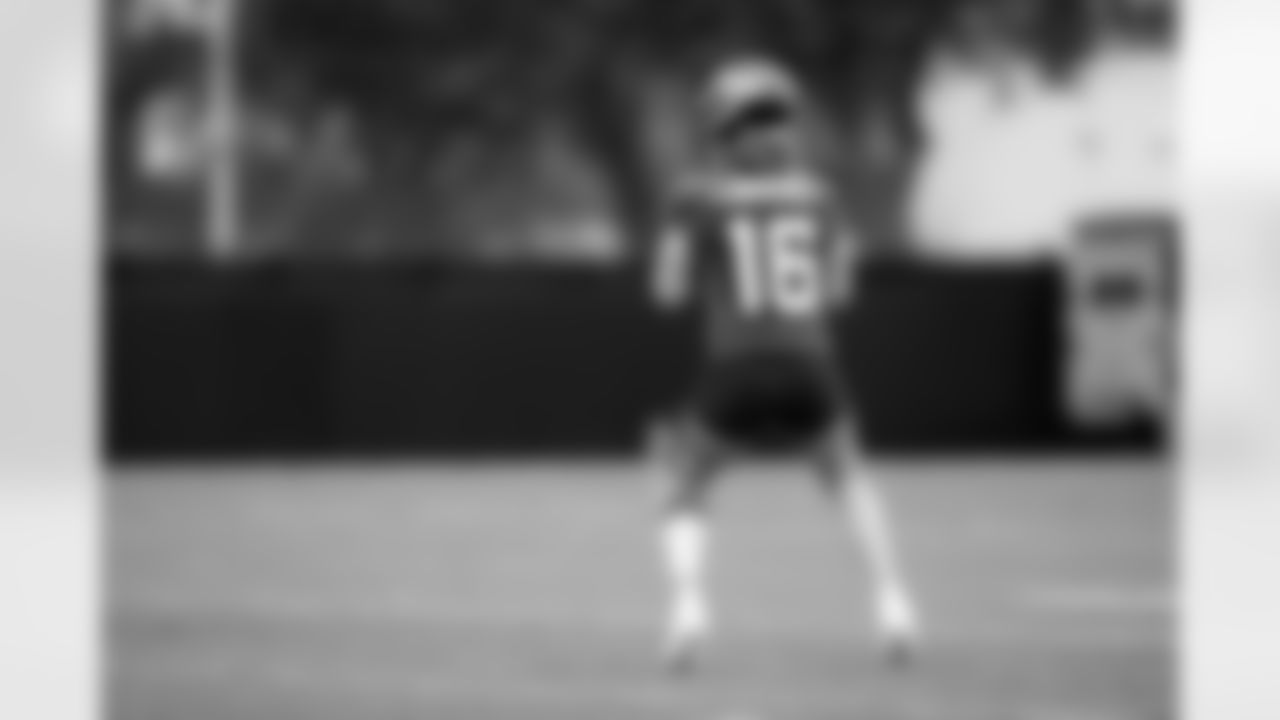 QB Trevor Lawrence (16)