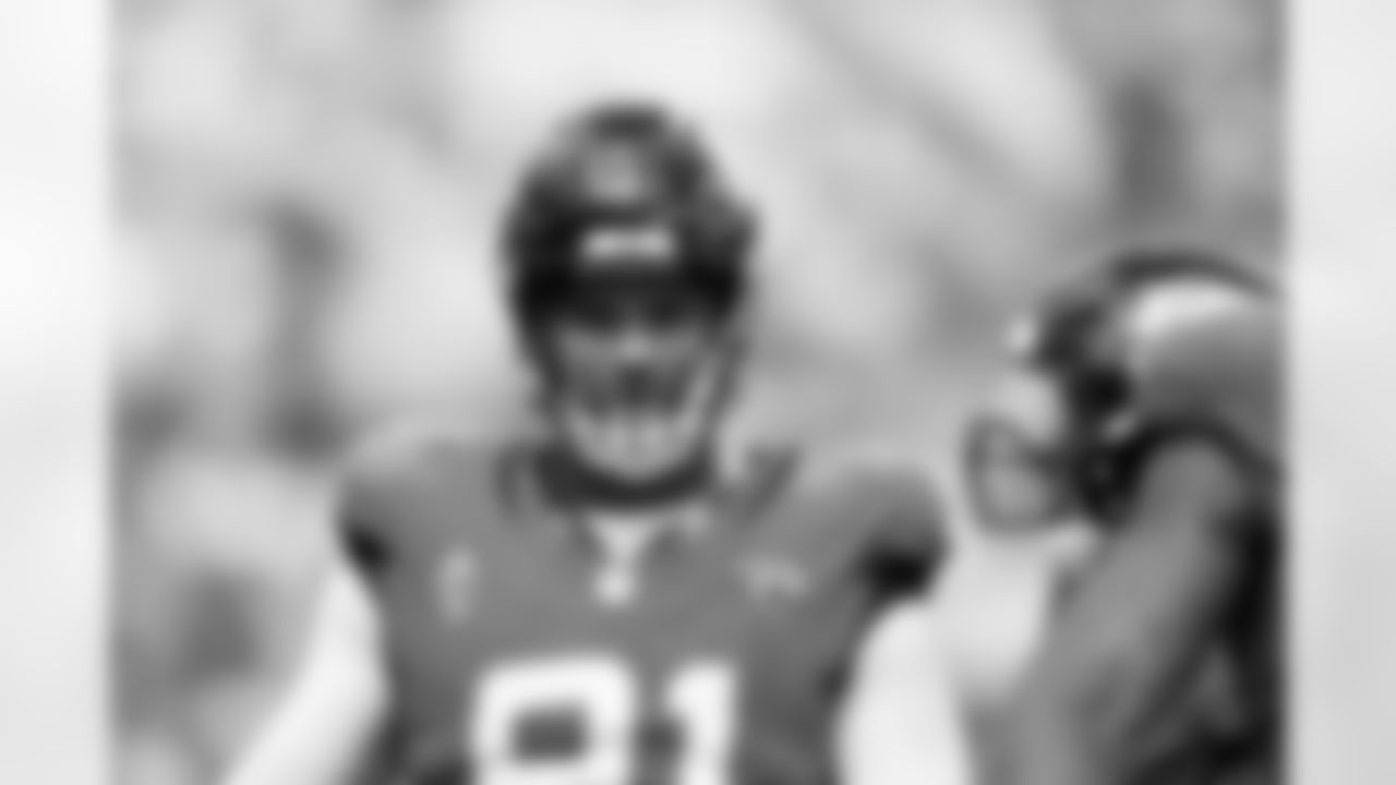 Jacksonville Jaguars vs Carolina Panthers
DE Arik Armstead (91)