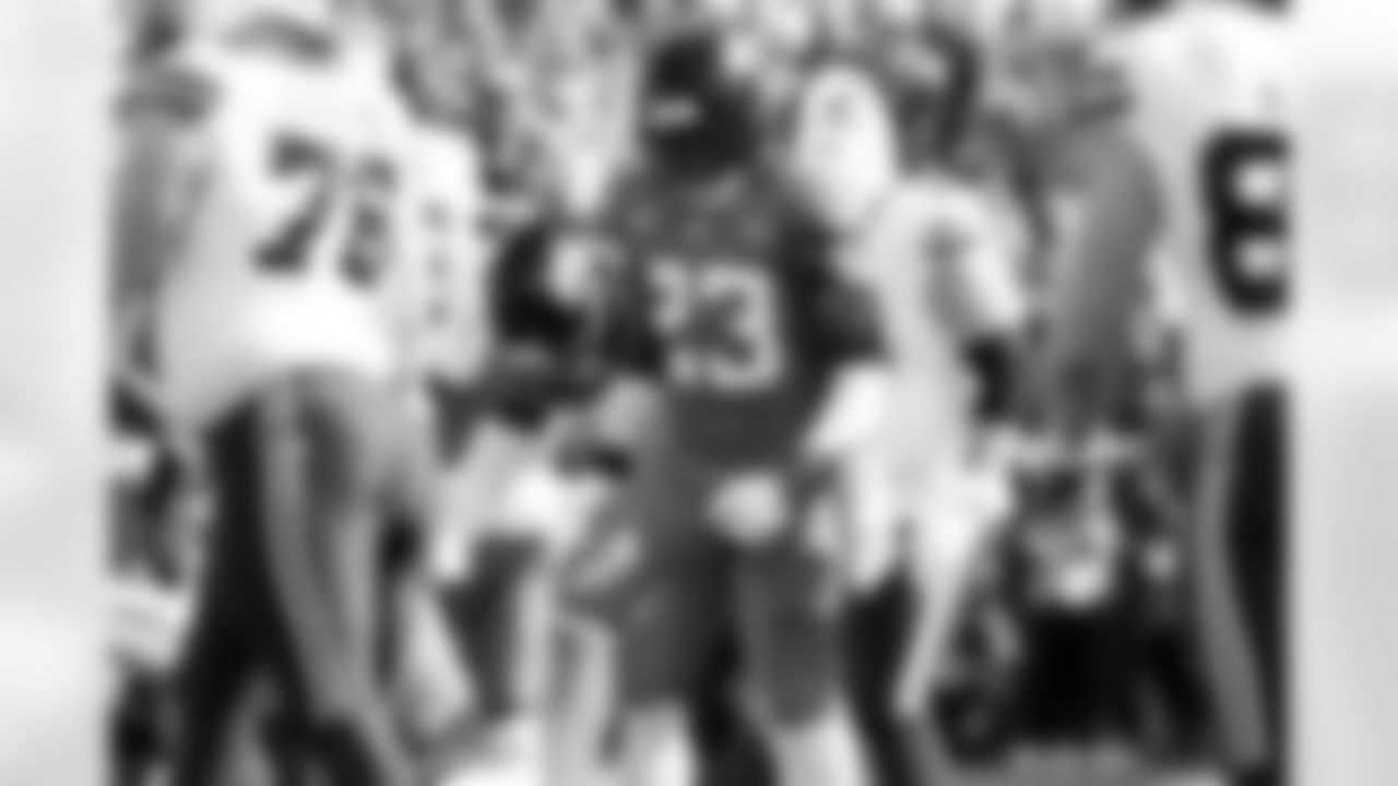 Jacksonville Jaguars vs Buffalo Bills
LB Foyesade Oluokun (23)