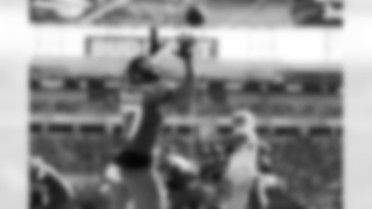 Jacksonville Jaguars vs Los Angeles Chargers
WR Tim Patrick (17)