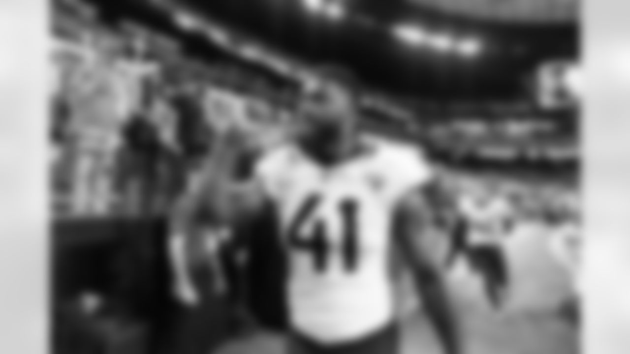 Jacksonville Jaguars vs Las Vegas Raiders

DE Josh Hines-Allen (41)