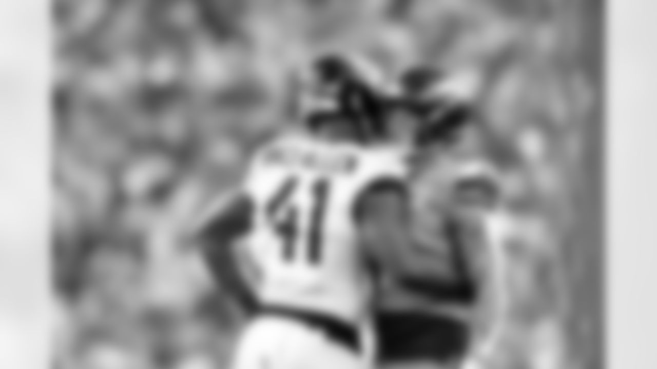 Jacksonville Jaguars vs Denver Broncos

DE Josh Hines-Allen (41)