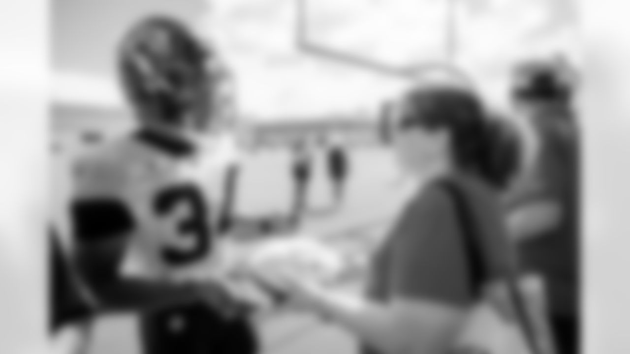 Jacksonville, Fla. — Jaguars cornerback Zechariah McPhearson (34) signs autographs after training camp at the Miller Electric Center on July 25, 2025.