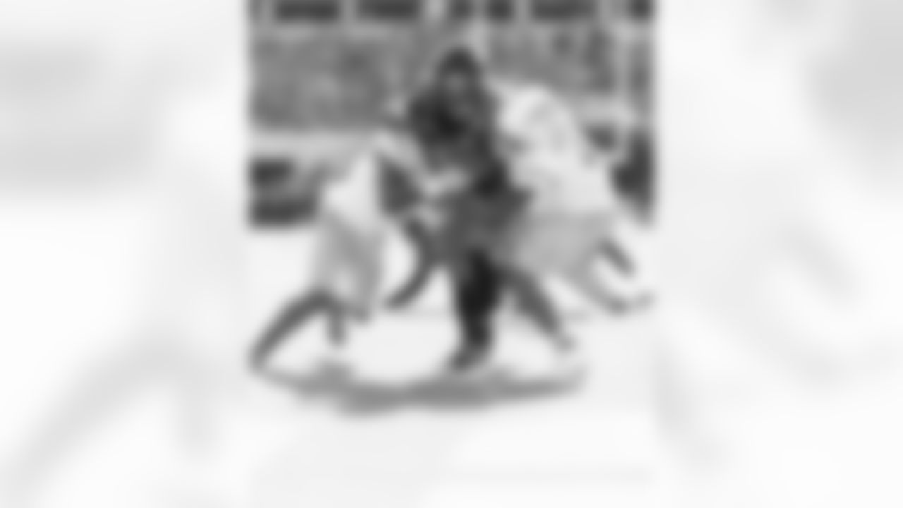 Jacksonville Jaguars vs Los Angeles Chargers
RB Bhayshul Tuten (33)