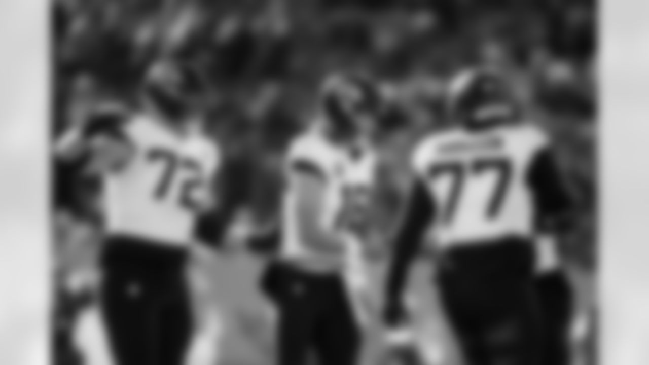 Jacksonville Jaguars vs Tennessee Titans

TE Brenton Strange (85) and QB Trevor Lawrence (16)