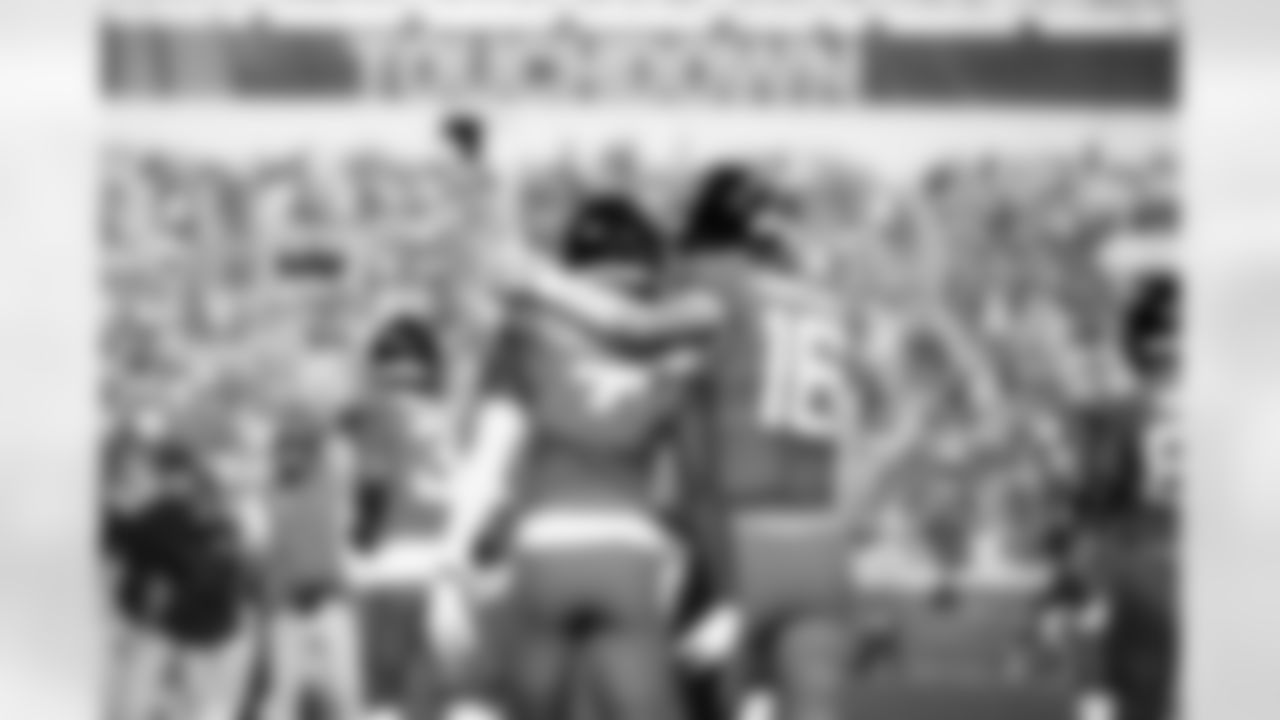 Jacksonville Jaguars vs New York Jets
WR Brian Thomas Jr. (7) and QB Trevor Lawrence (16)