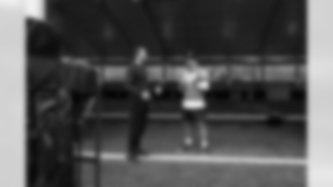 Jacksonville, Fla. — Jagaurs Legends attend Jaguars practice at the Miller Electric Center on December 5, 2025.