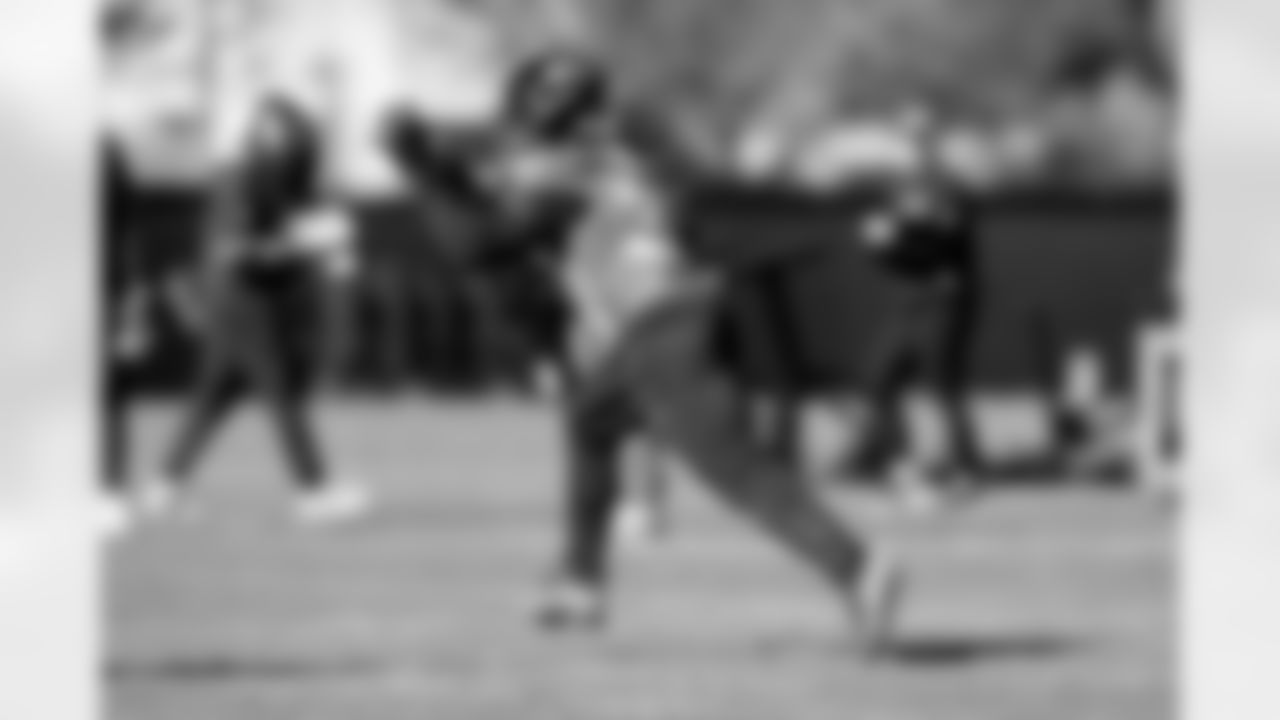 Jacksonville, Fla. — Jaguars running back Bhayshul Tuten (33) during practice at the Miller Electric Center on January 1, 2026.