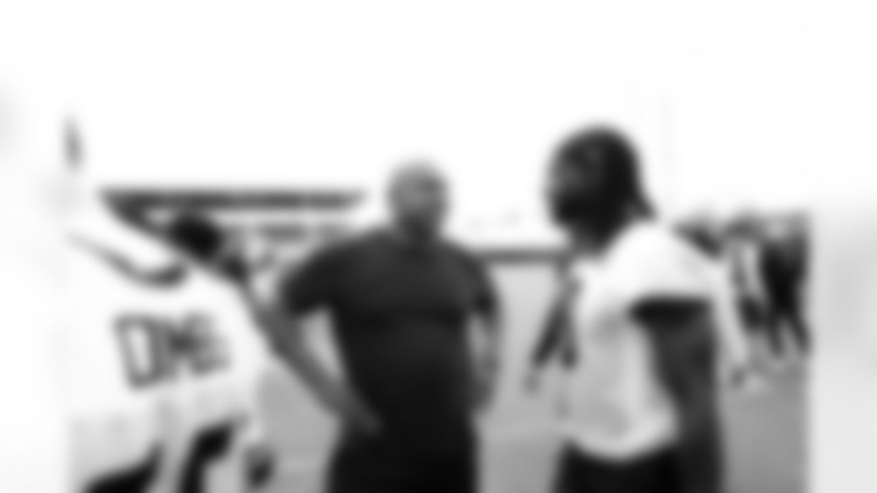 Jacksonville, Fla. — Jagaurs Legends attend Jaguars practice at the Miller Electric Center on December 5, 2025.