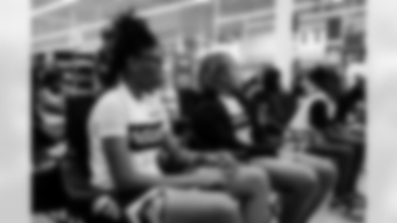 Jacksonville, Fla. — Jaguars Elite Girls Flag athletes during a shopping spree sponsored by Academy Sports & Outdoors on August 6, 2025.