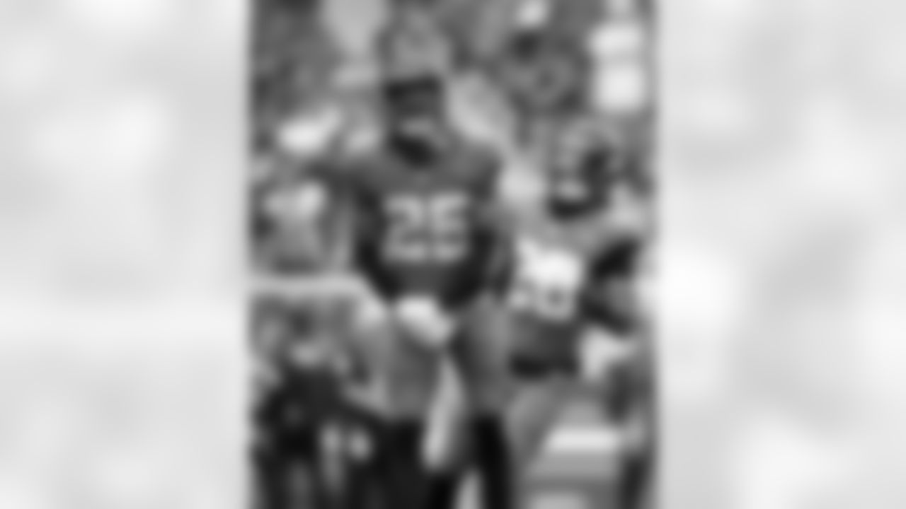 Jacksonville Jaguars vs San Francisco 49ers

S Rayuan Lane III (25)