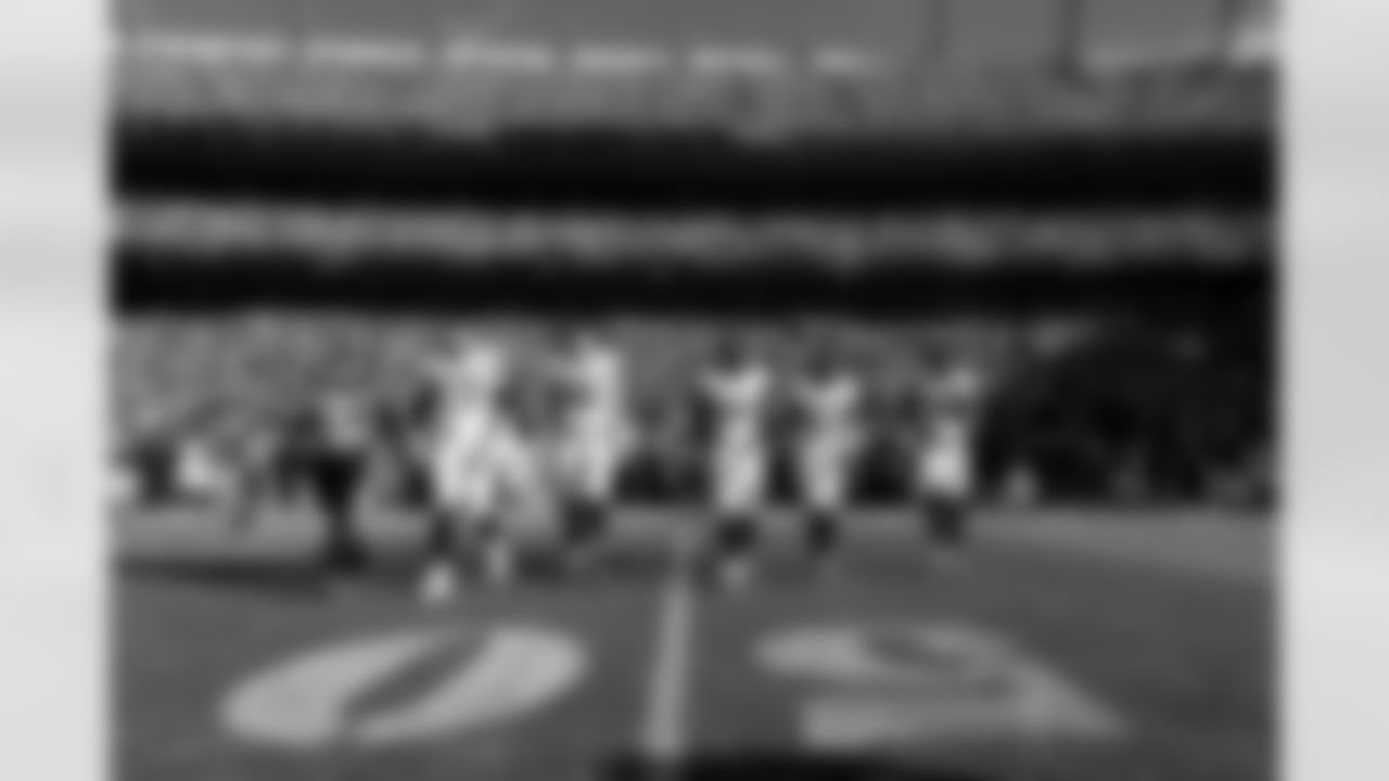 Jacksonville Jaguars vs Denver Broncos

OL Robert Hainsey (73), QB Trevor Lawrence (16), DE Josh Hines-Allen (41), LB Foyesade Oluokun (23), and WR Tim Patrick (17)