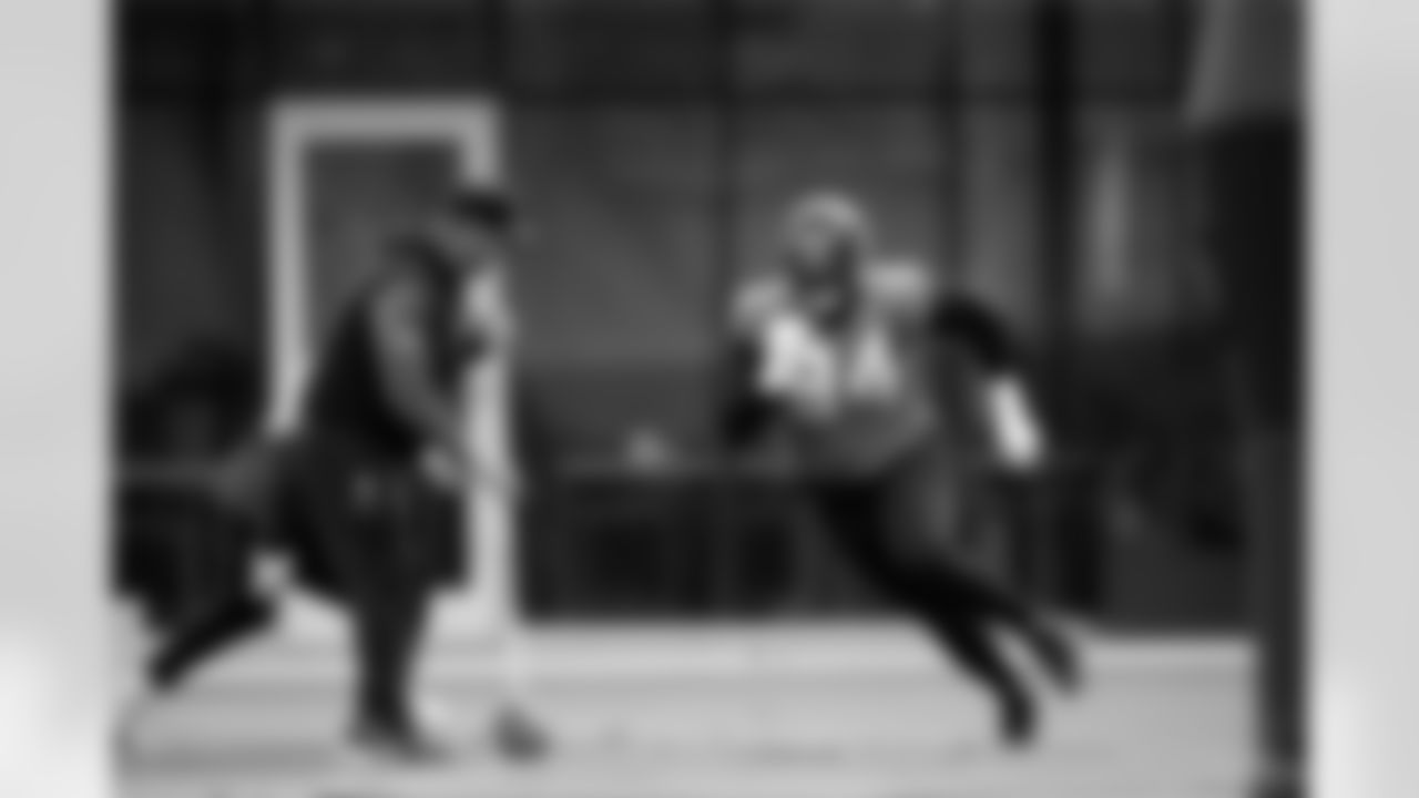 Jacksonville, Fla. — Jaguars defensive tackle Maason Smith (94) and defensive line coach Matt Edwards during practice at the Miller Electric Center on November 27, 2025.