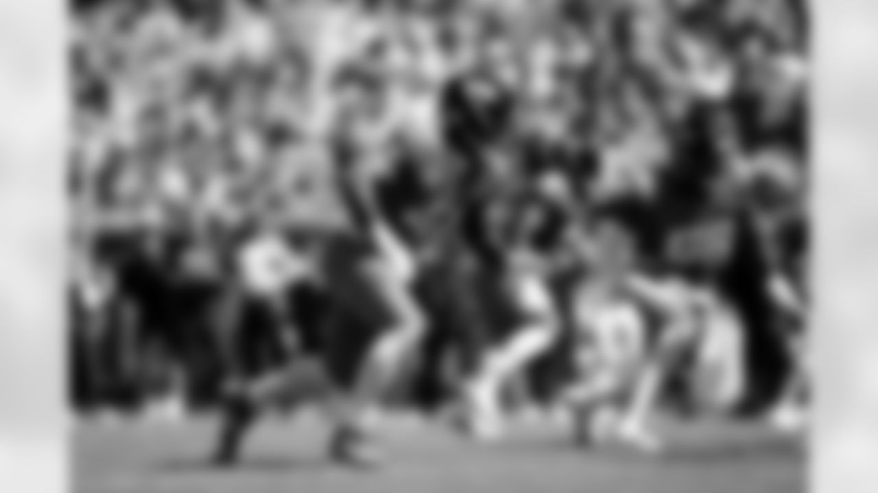 Jacksonville Jaguars vs Seattle Seahawks
DE Josh Hines-Allen (41)