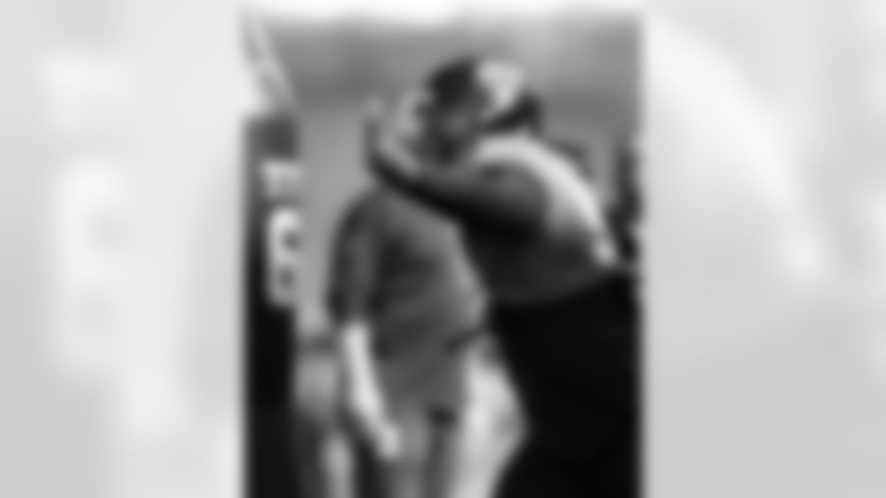 Jacksonville, Fla. — Jaguars defensive end Dawuane Smoot (98) during practice at the Miller Electric Center on November 20, 2025.