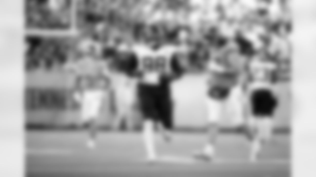 Jacksonville Jaguars vs Tennessee Titans

DE Dawuane Smoot (98)