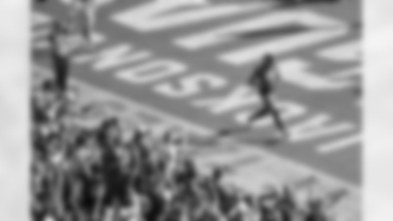 Jacksonville Jaguars vs Los Angeles Chargers

WR Tim Patrick (17)