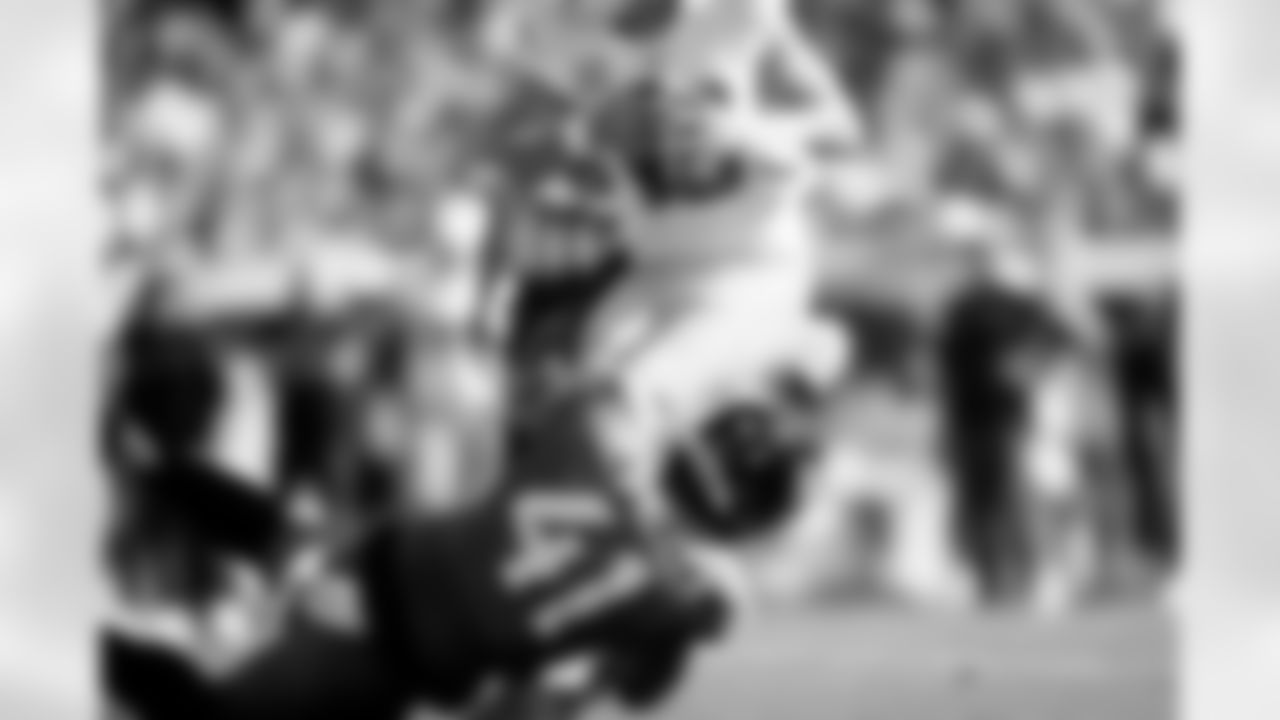 Jacksonville Jaguars vs Los Angeles Chargers
DE Josh Hines-Allen (41)