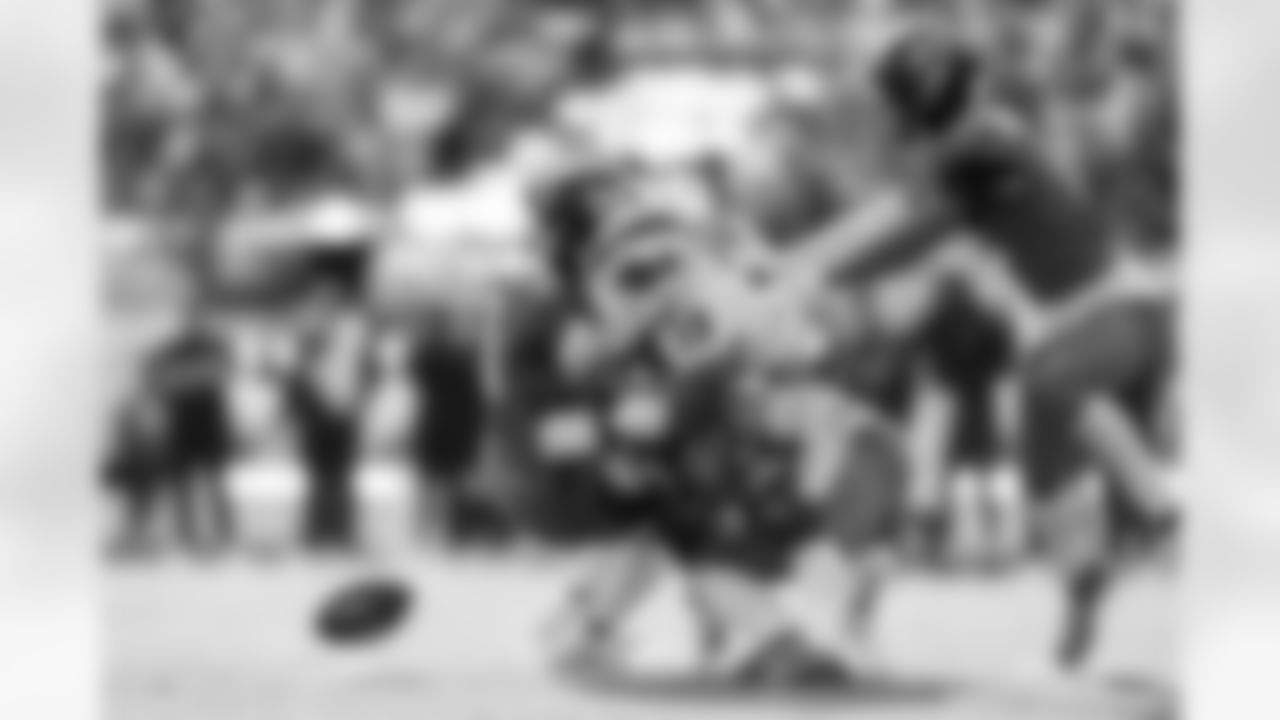 Jacksonville Jaguars vs Buffalo Bills
LB Foyesade Oluokun (23) and S Andrew Wingard (42)