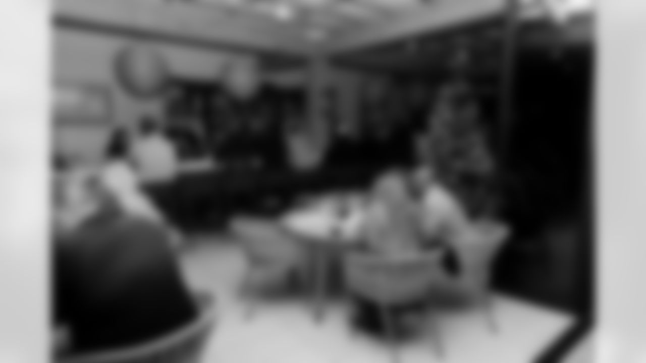 Jacksonville Beach, Fla. — Legends Weekend Friday Dinner at Sandbar Jax Bch on December 5, 2025.