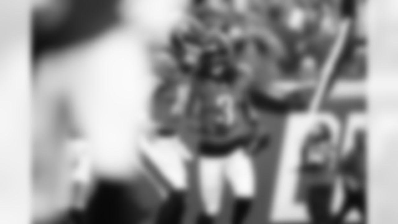 Jacksonville Jaguars vs Indianapolis Colts

QB Trevor Lawrence (16) and WR Jakobi Meyers (3)