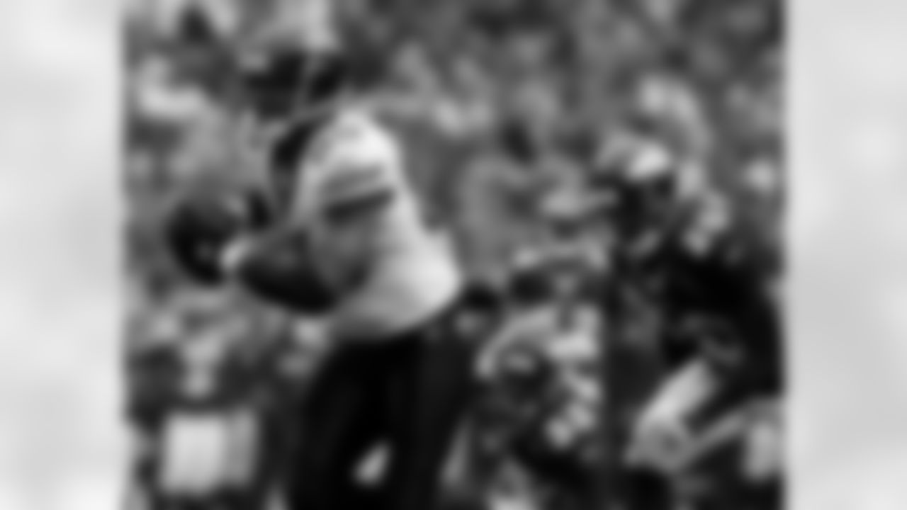 Jacksonville Jaguars tight end Marcedes Lewis, left, runs for a touchdown after catching a pass in front of Denver Broncos' Marquand Manuel (33) and Marlon McCree, right, and in the third quarter of the Jaguars' 24-17 victory in an NFL football game in Denver on Sunday, Oct. 12, 2008. (AP Photo/David Zalubowski)