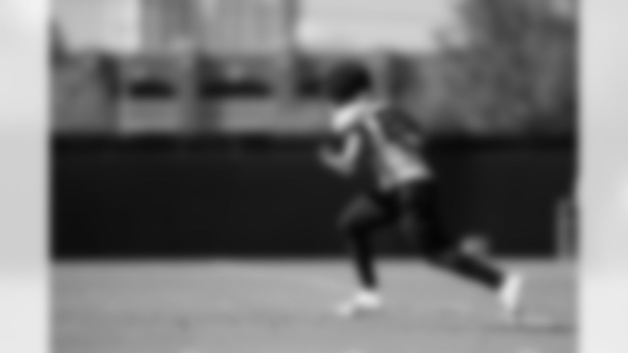 Jacksonville, Fla. — Jaguars tight end Brenton Strange (85) during practice at the Miller Electric Center on November 20, 2025.