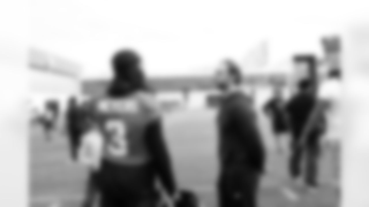 Jacksonville, Fla. — Jagaurs Legends attend Jaguars practice at the Miller Electric Center on December 5, 2025.