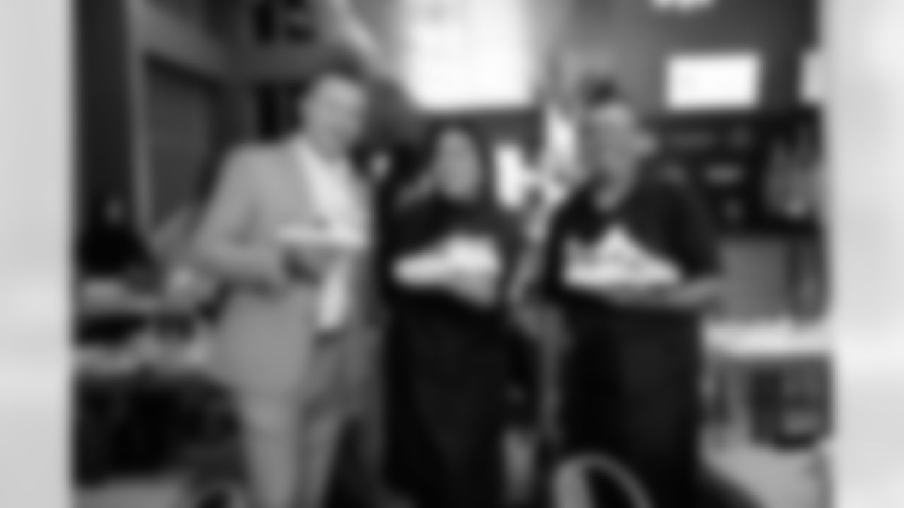 2023_0104_KickingItWithSoles_140