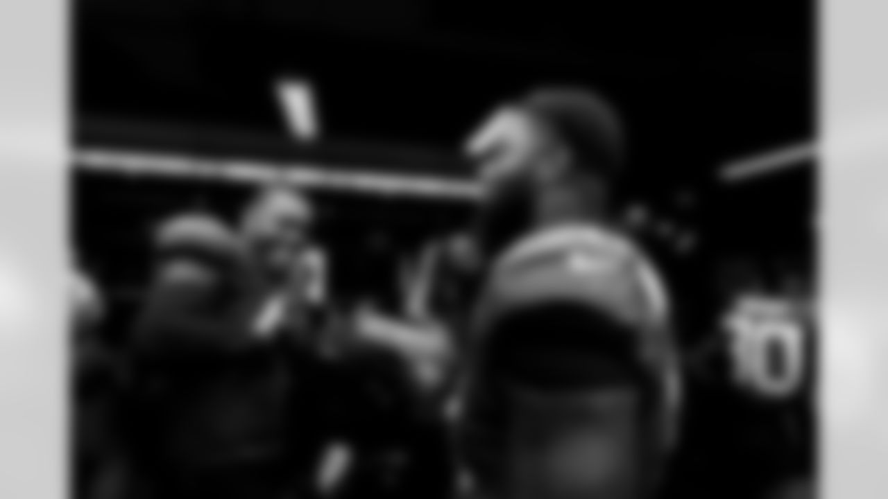 Jacksonville Jaguars vs Los Angeles Chargers

DE Josh Hines-Allen (41) and DE Travon Walker (44)